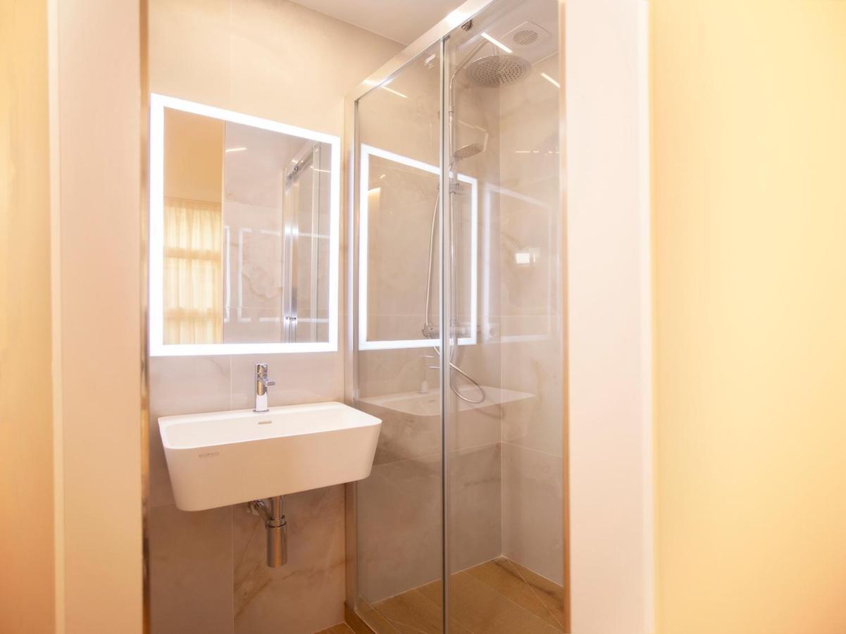 Apartamentos Reina Victoria Santander Exterior foto